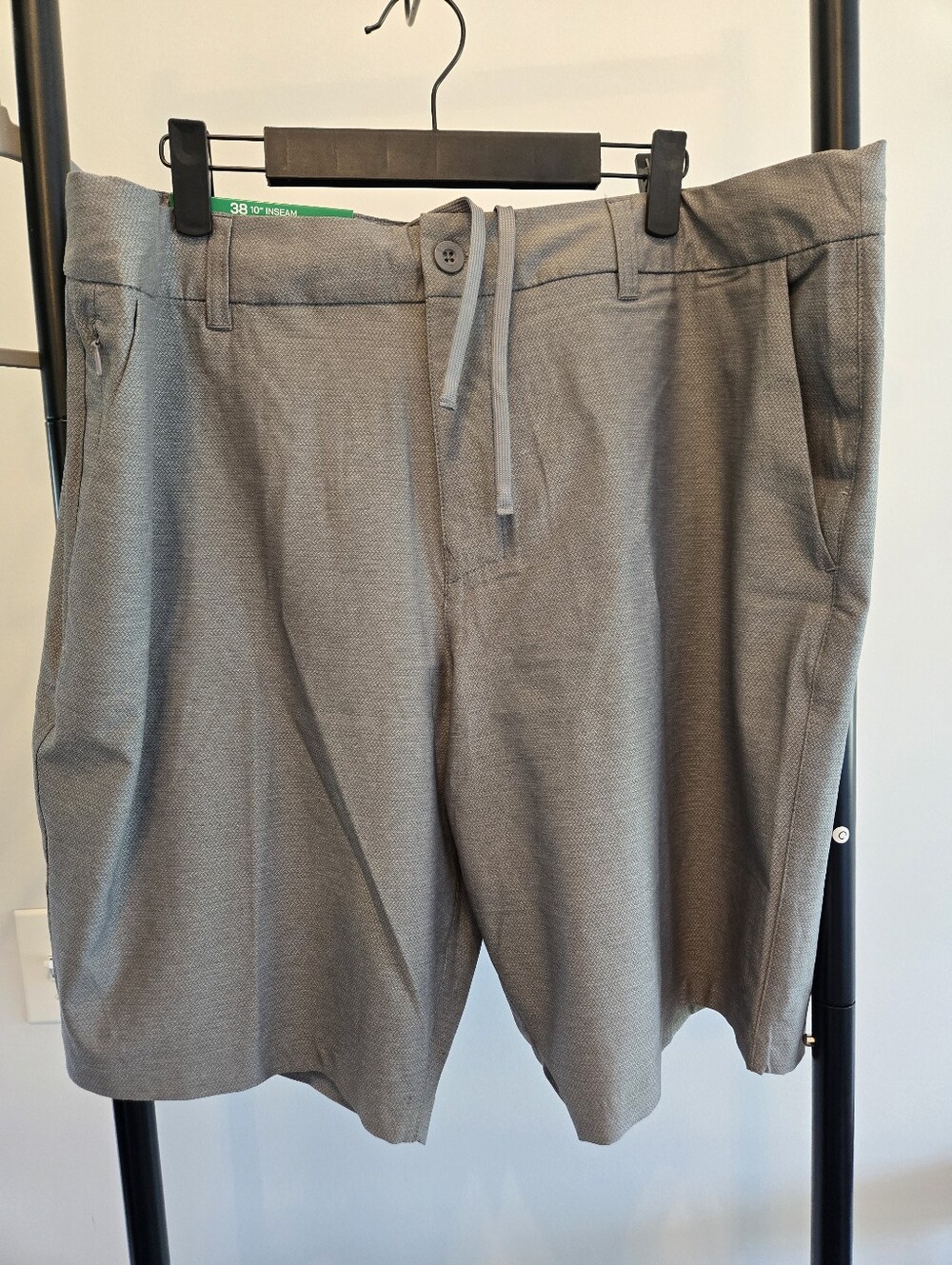 New. Hang Ten Men’s Hybrid Walkshorts 38 10” Inseam Gray/Taupe 4-Way Stretch